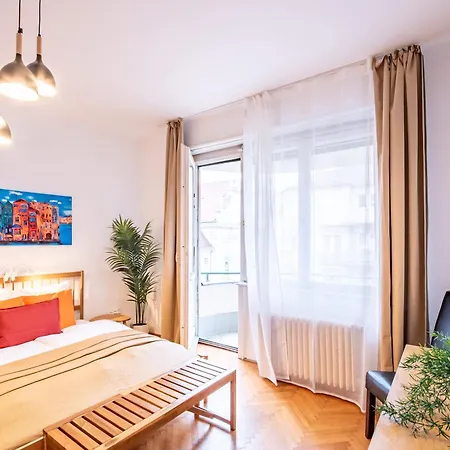 Balcony - View To River - Comfy Apartment Budapest