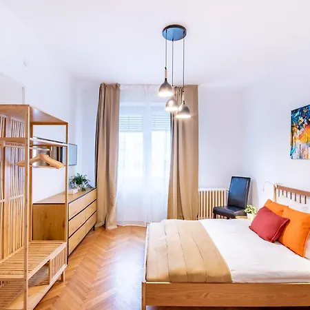 Balcony - View To River - Comfy Apartment