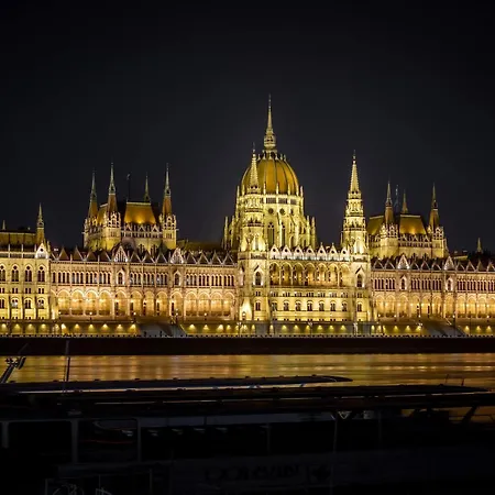 Balcony - View To River - Comfy Apartment Budapest